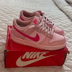 Nike Dunk Low (GS) Triple Pink Sneakers